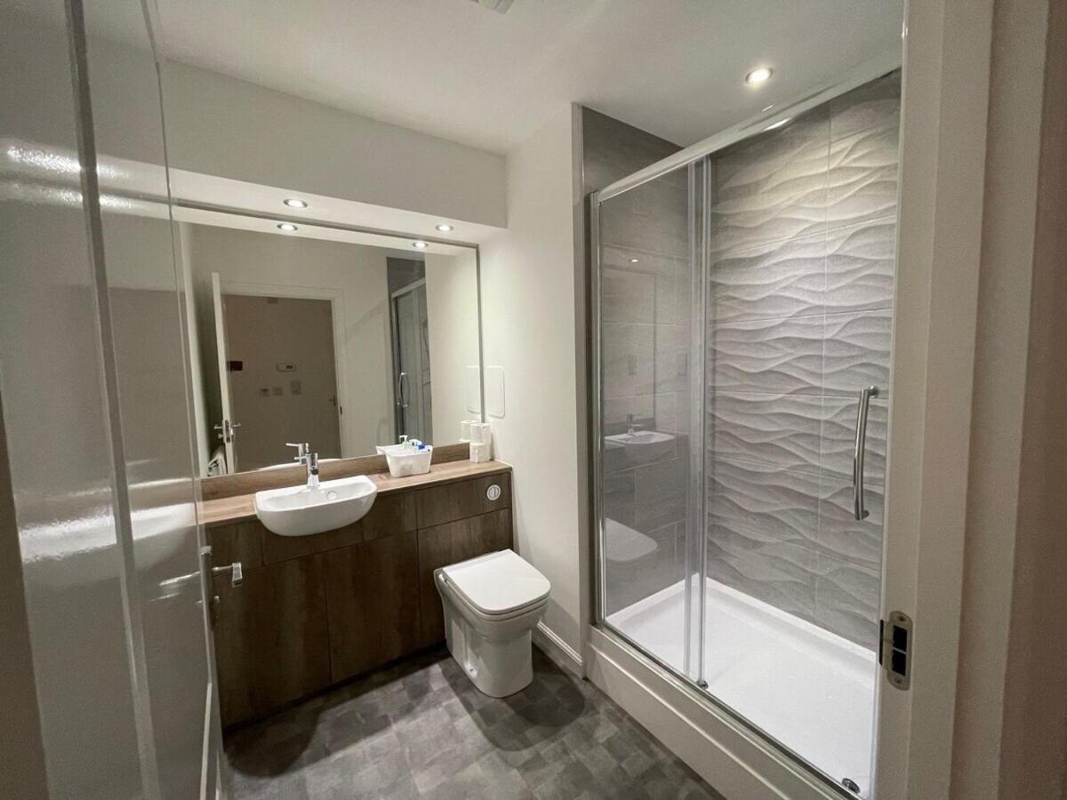 2 Bedroom Luxury Flat In Quiet Village Of Bishopton Bishopton  Buitenkant foto